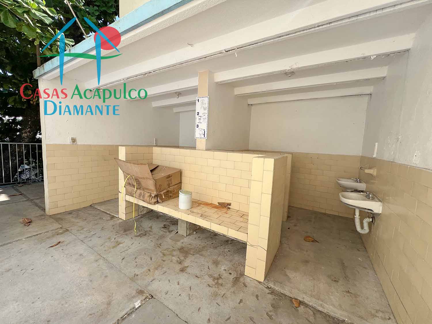 Centro Escolar La Paz sección primaria - Baños 2